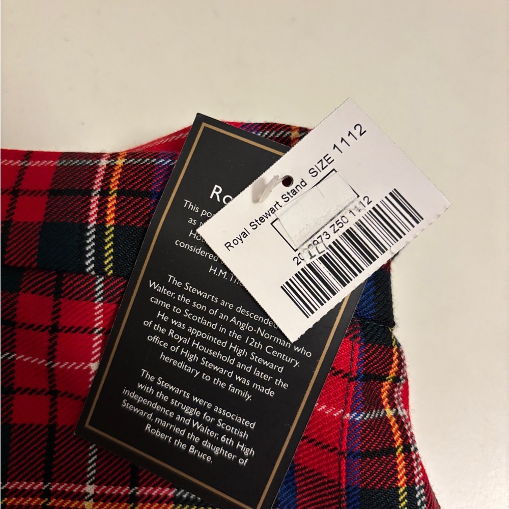 100% Wool child’s kilt—Royal Stewart by James Pringle Weaver size 11-12 years - Picture 4 of 7